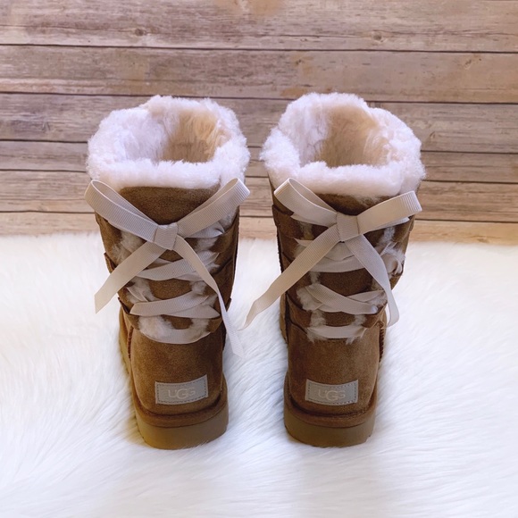 UGG Short Continuity Bow Boots In Chestnut - Picture 3 of 7